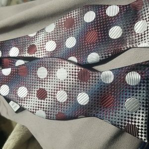 Q brand adjustable x large bowtie maroon polka dot